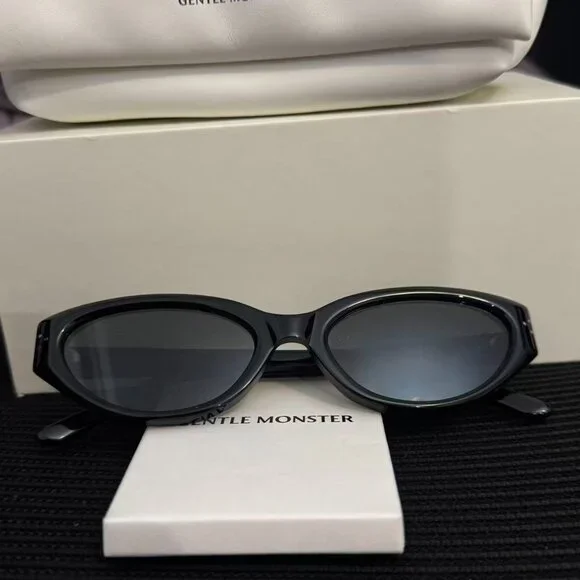 Gentle Monster VANILLA Black Oval Sunglasses Slim Retro Unisex - Picture 1 of 8